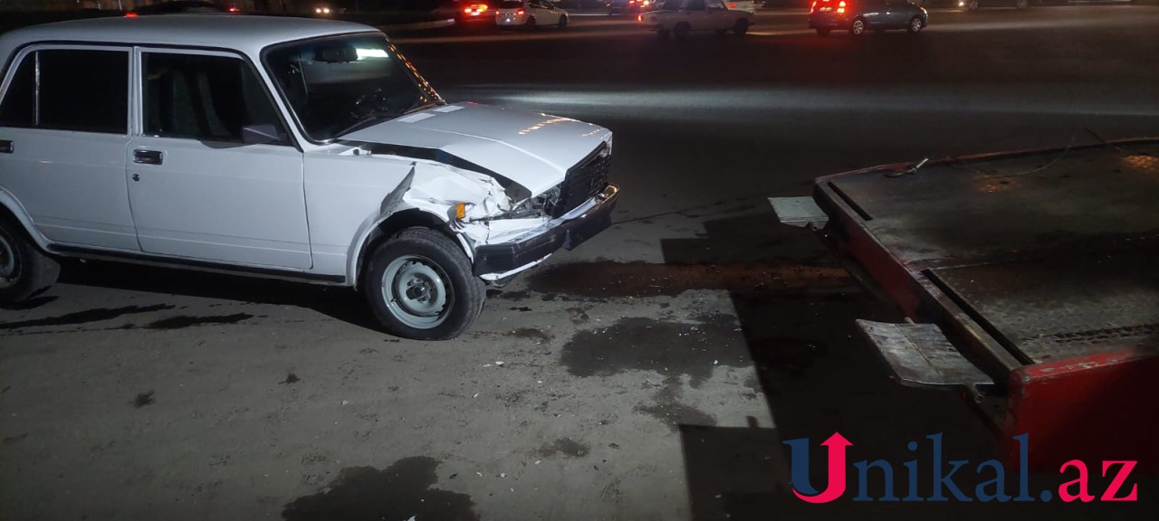 Gəncədə maşın evakuatorla toqquşdu - Yaralanan var